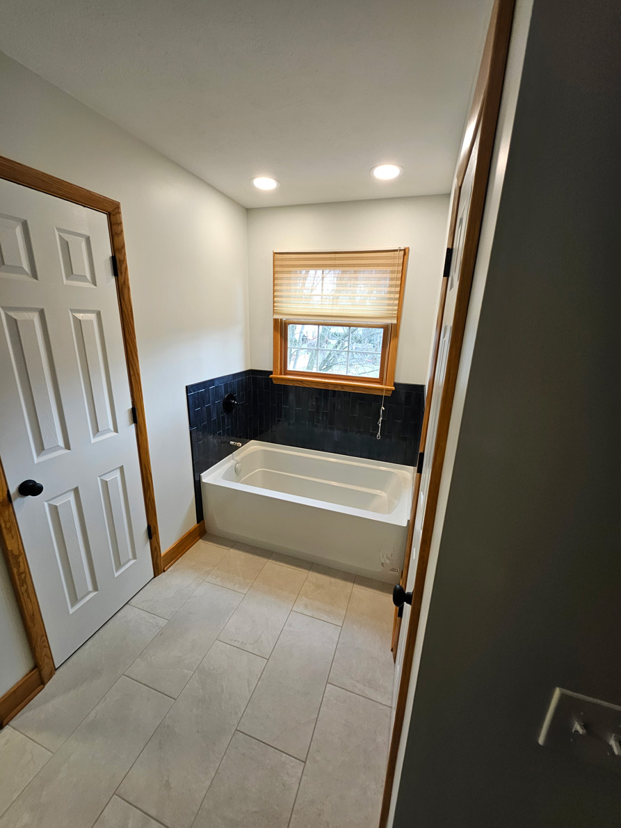 bathtub in nook