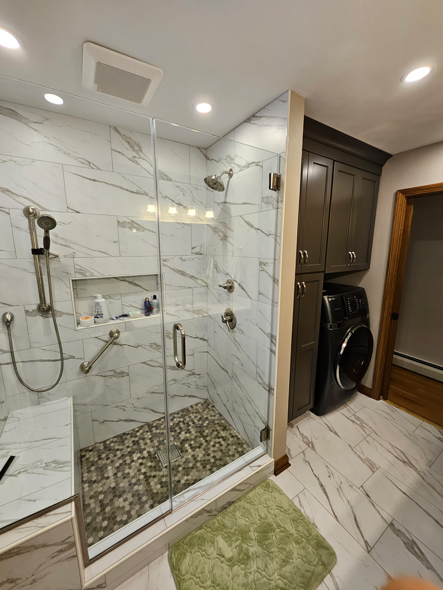 shower enclosure with grab bar